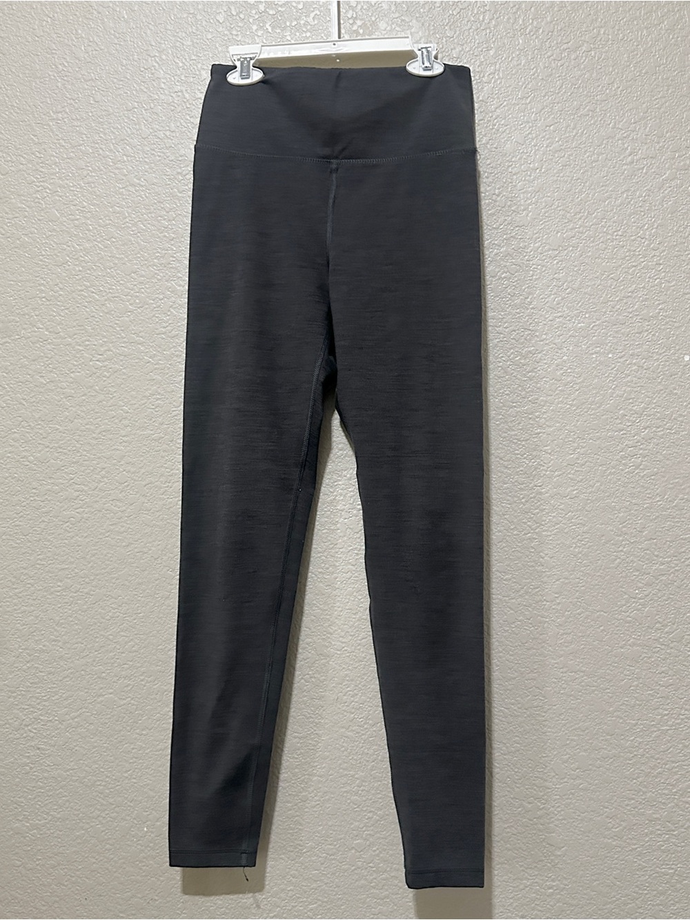 Minimalist American Eagle Outfitters Charcoal Gray High-Rise Leggings Size S